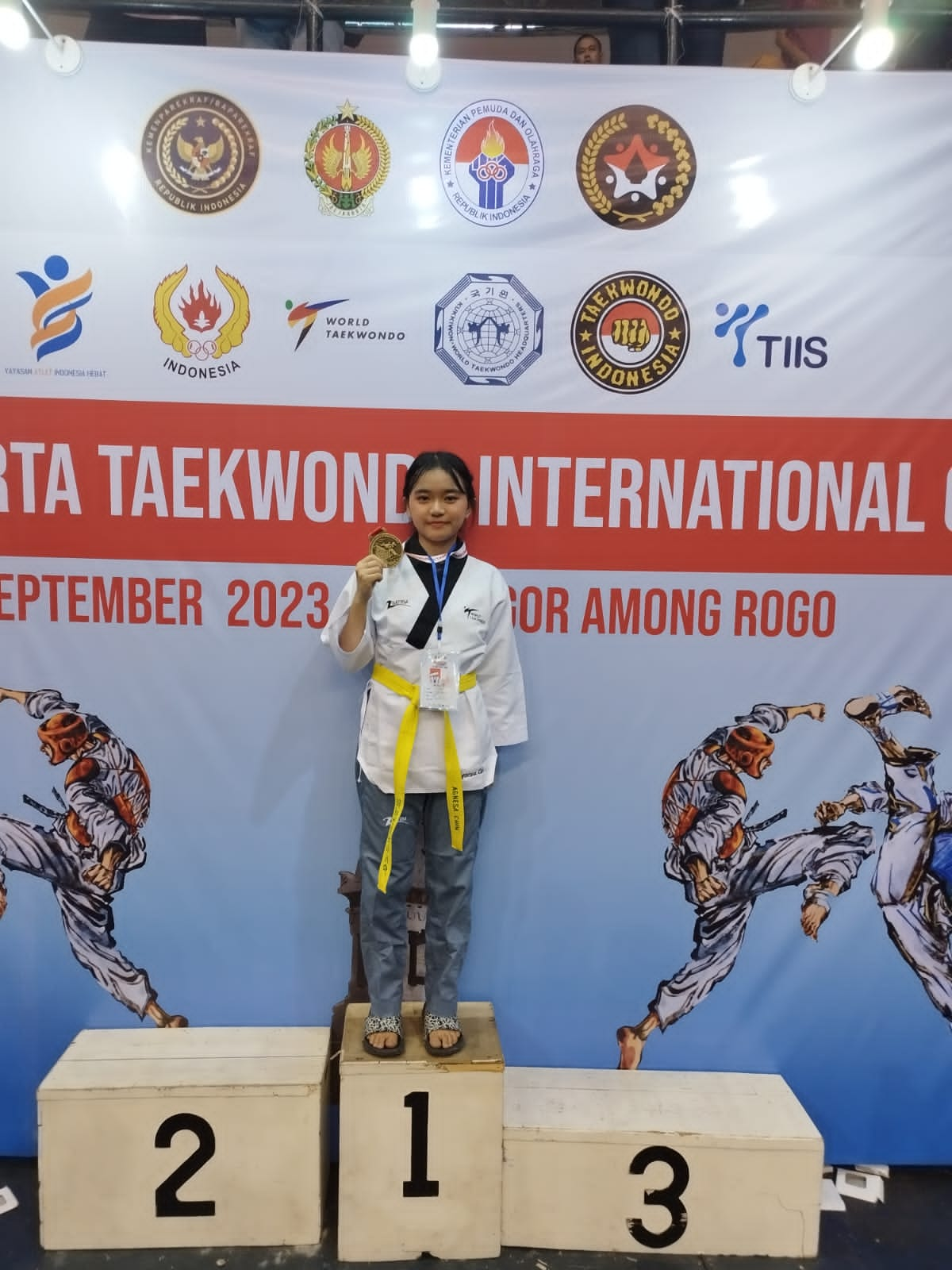 Ekstra Kurikuler Taekwondo Serahkan Piagam Penghargaan Juara 1 Lomba Kompetisi Penulisan Artikel  TAEKWONDO SMK BINA KARYA