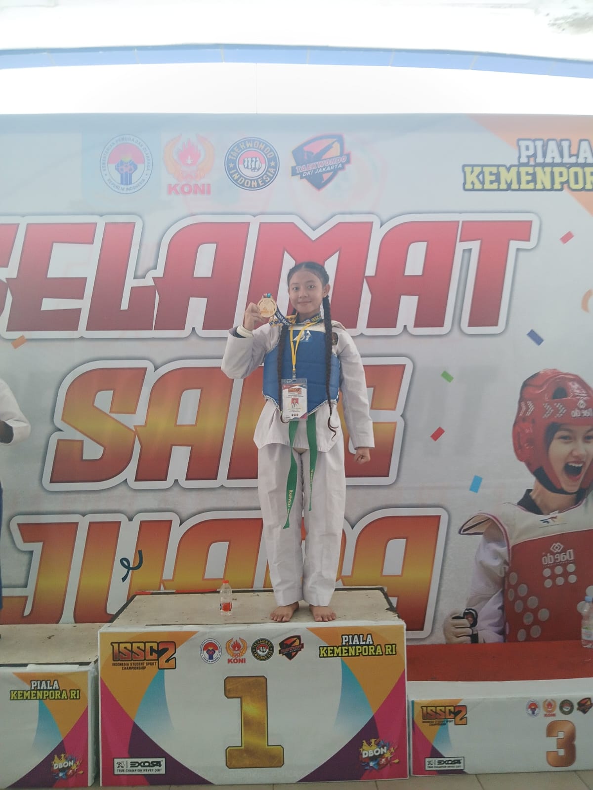 Ekstra Kurikuler Taekwondo Serahkan Piagam Penghargaan Juara 1 Lomba Kompetisi Penulisan Artikel  TAEKWONDO SMK BINA KARYA