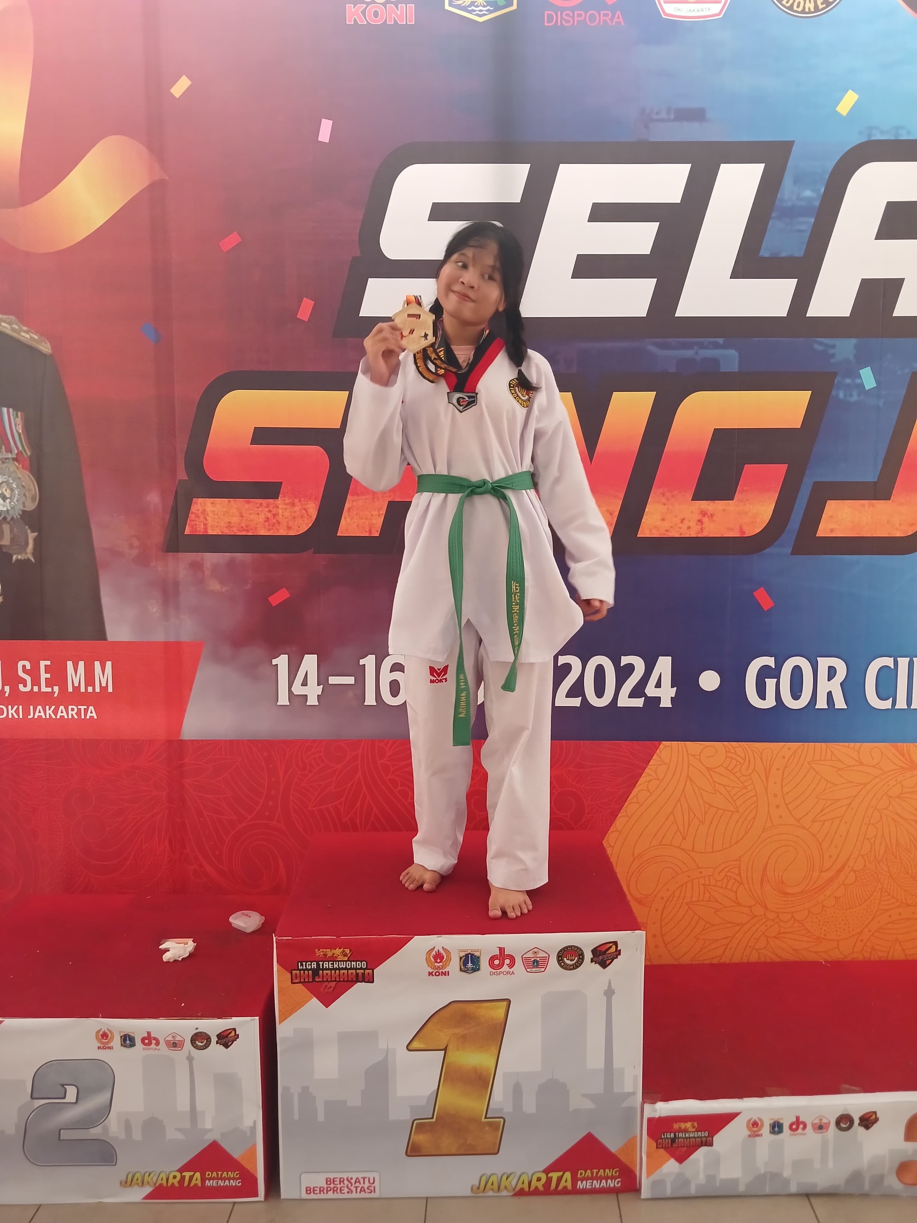 Ekstra Kurikuler Taekwondo Serahkan Piagam Penghargaan Juara 1 Lomba Kompetisi Penulisan Artikel  TAEKWONDO SMK BINA KARYA